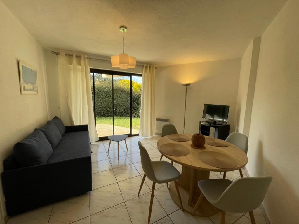 Charmant Rez De Jardin - 900M Plage De Pontaillac Apartment Royan Exterior photo